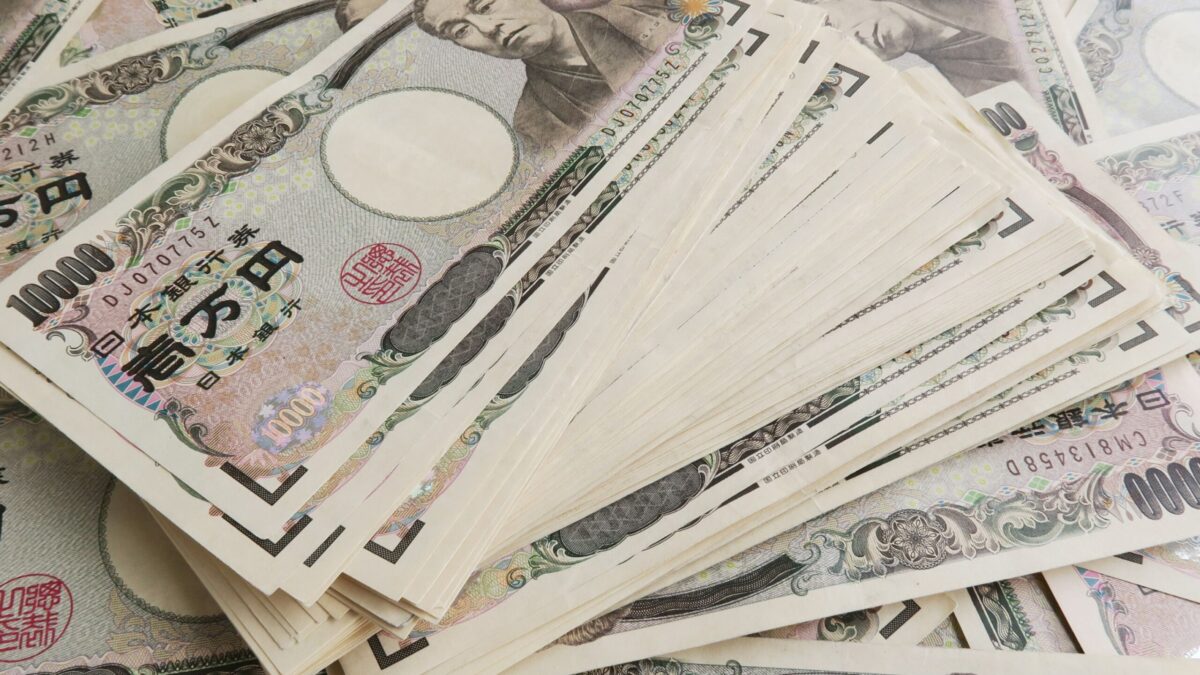 月5万円で満足してませんか？副業ライターが月30万円を目指す思考法